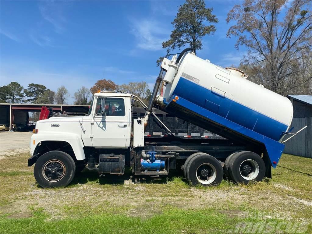 Ford L8000 Annet
