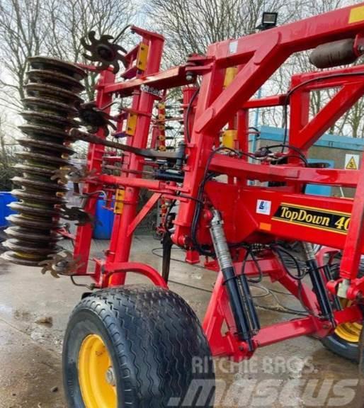 Väderstad TopDown 400 Cultivator Scarifiers