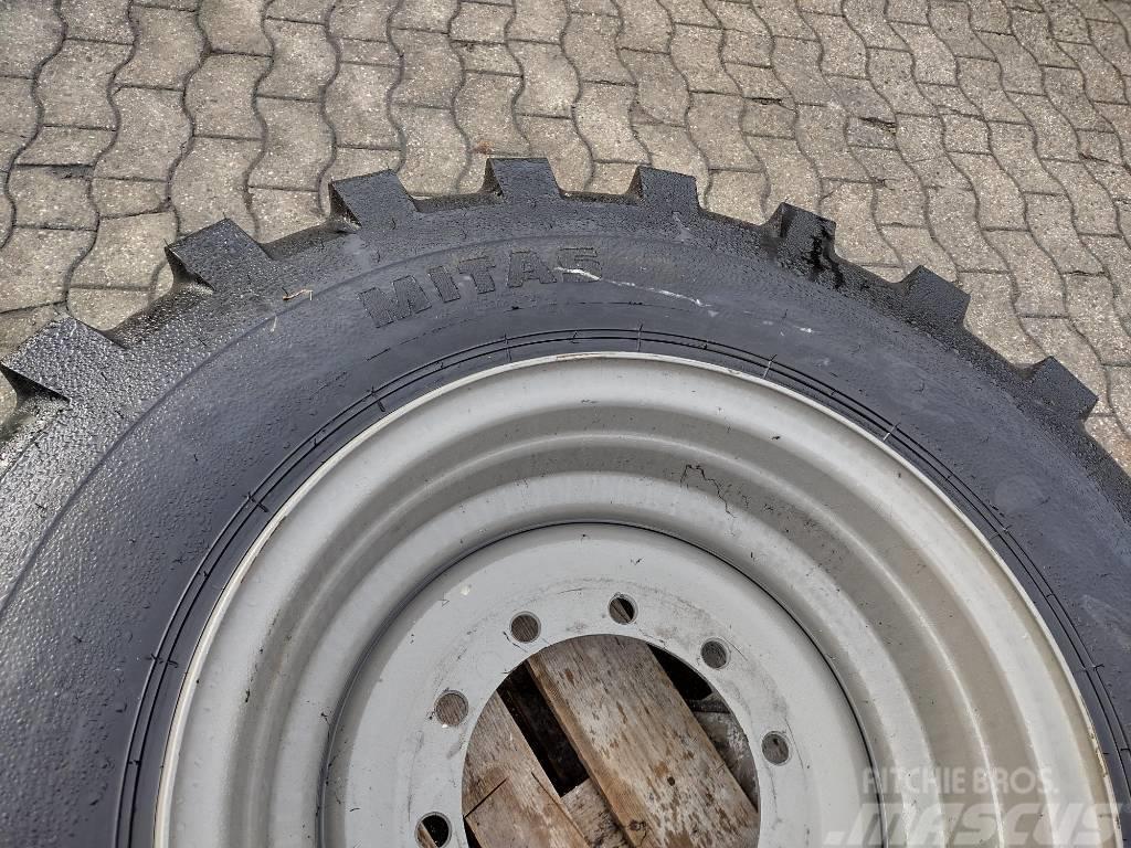 Mitas Reifen vom Atlas AR95 Tyres, wheels and rims