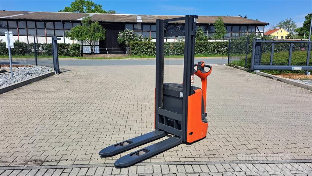 Linde L12- BR1172 Pedestrian stacker