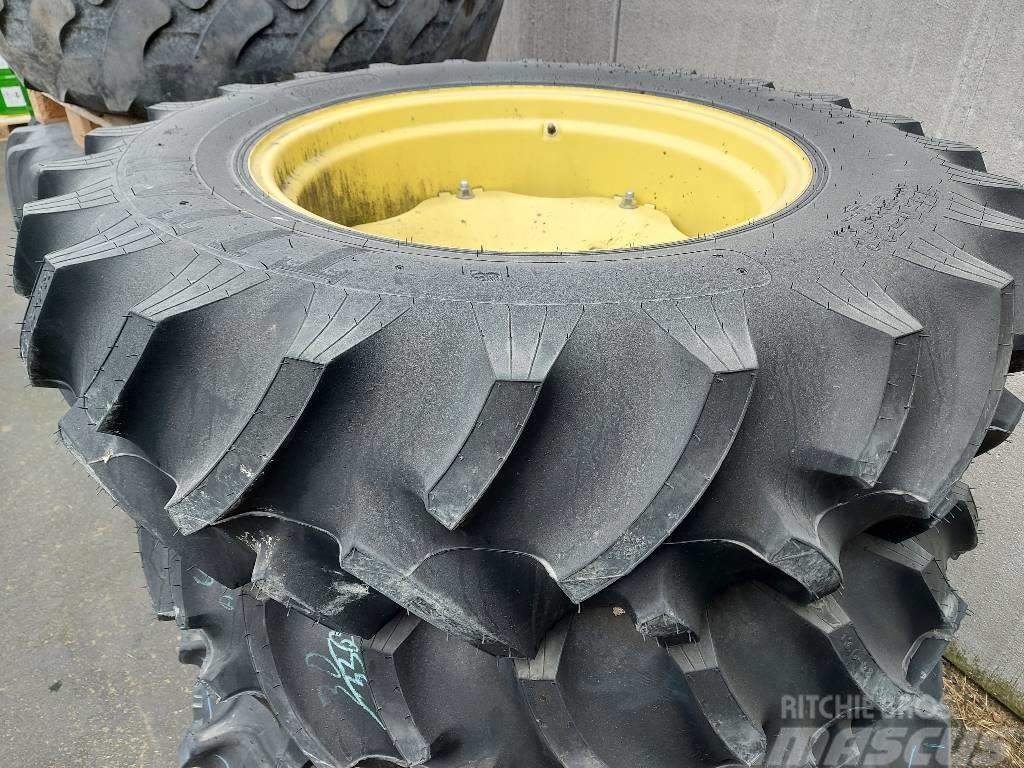 Titan 13.6x28 Other tractor accessories