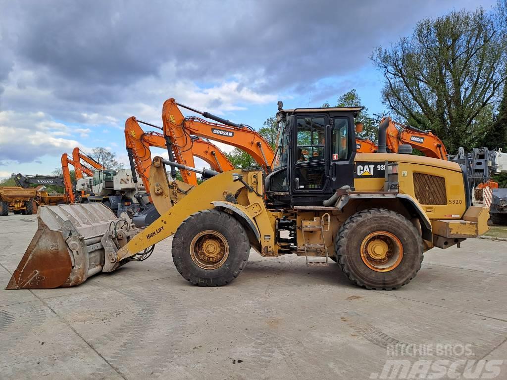 CAT 938M (with round steer) Wheel loaders