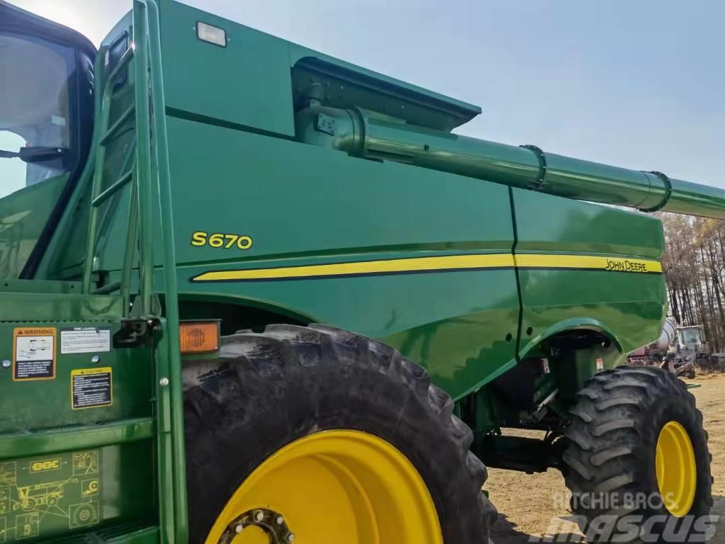 John Deere S670 Combine harvesters