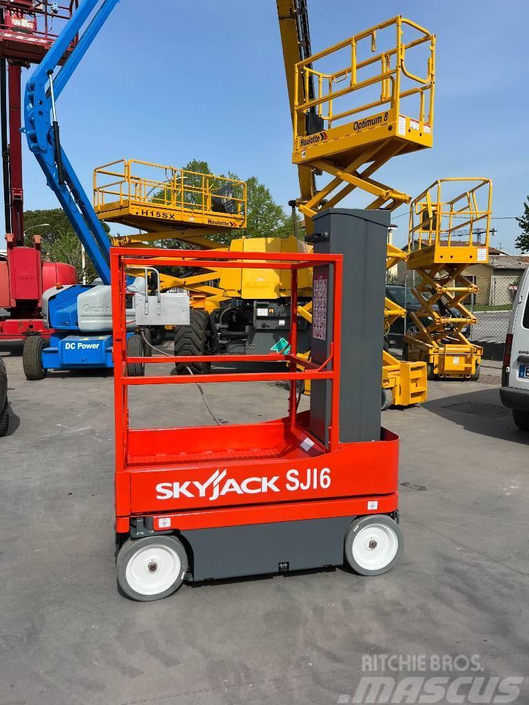 SkyJack SJ 16 Vertical mast lifts