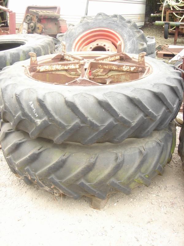 Goodyear 5 Arm spids 13.6x38 Tyres, wheels and rims