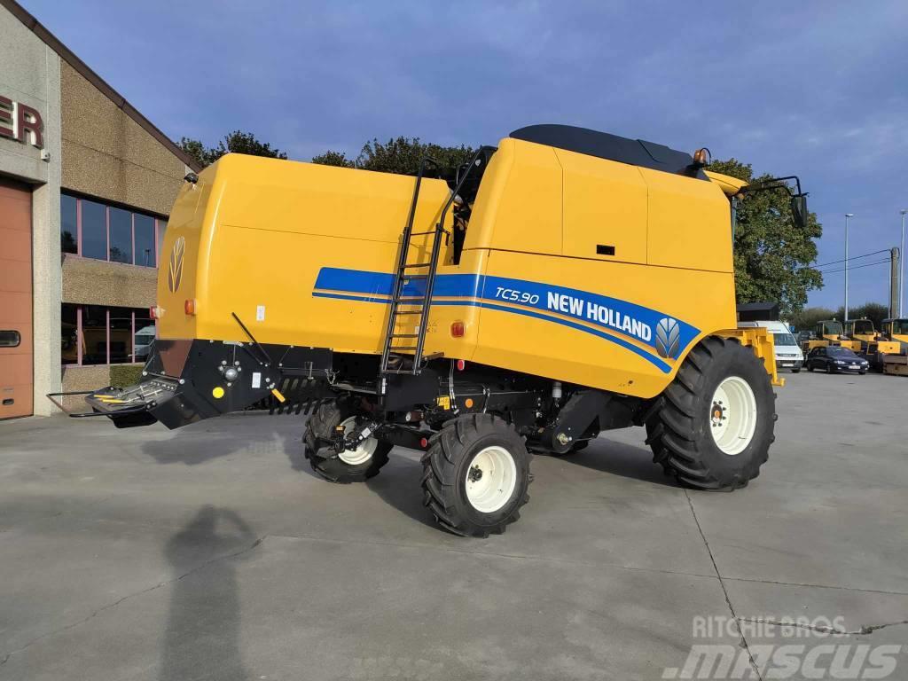 New Holland TC 5.90 Combine harvesters