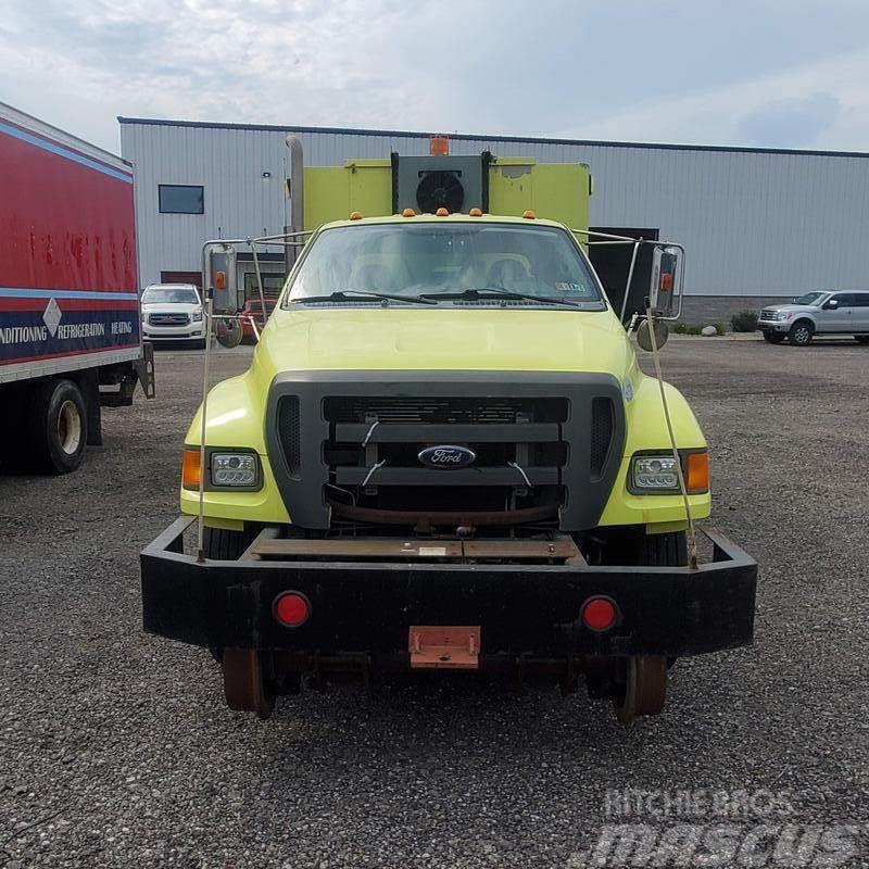 Ford F-750 Crew cab Service truck Other components