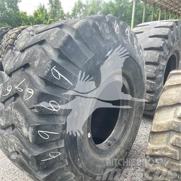 Deestone 26.5X25 Tyres, wheels and rims