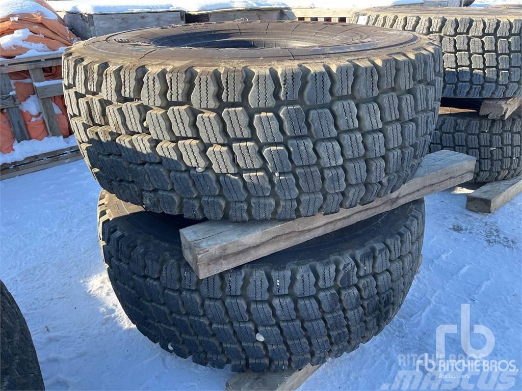 Triangle Quantity of (2) 20.5R25 Tyres, wheels and rims