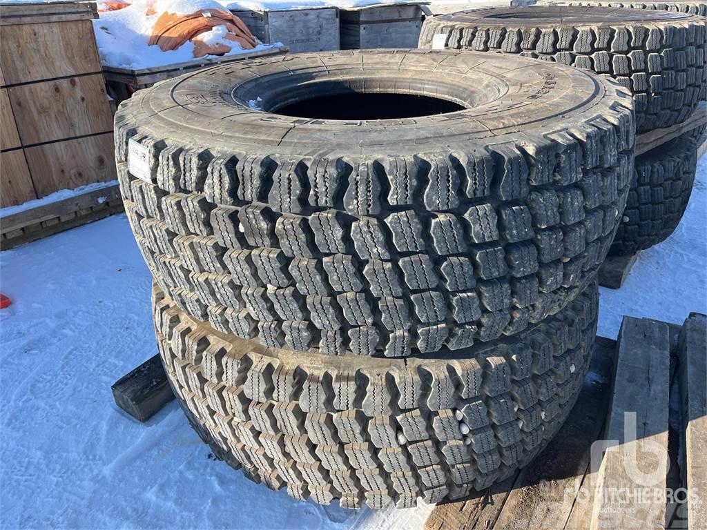Triangle Quantity of (2) 20.5R25 Tyres, wheels and rims