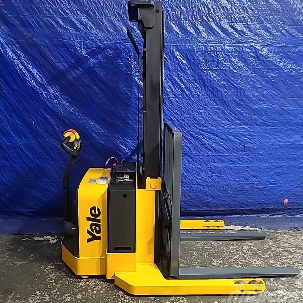 Yale MSW040 Self propelled stackers