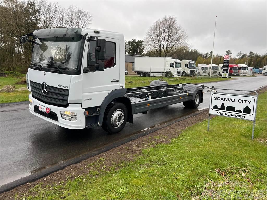 Mercedes-Benz Atego 1523 Chassis Cab trucks