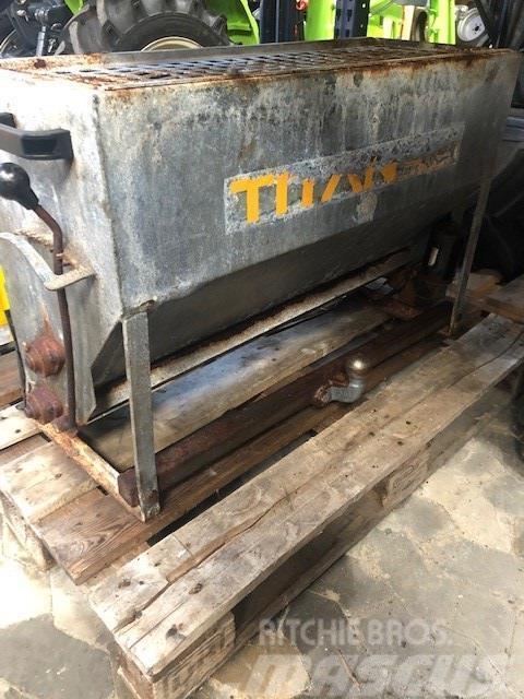  - - -  Stiga Titan 2008 Sand and salt spreaders