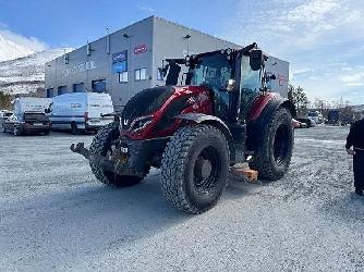 Valtra T235
