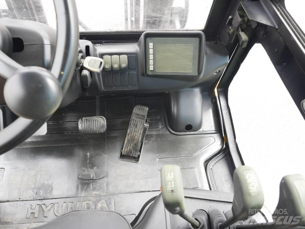 Hyundai 25 D-9 Diesel Trucker
