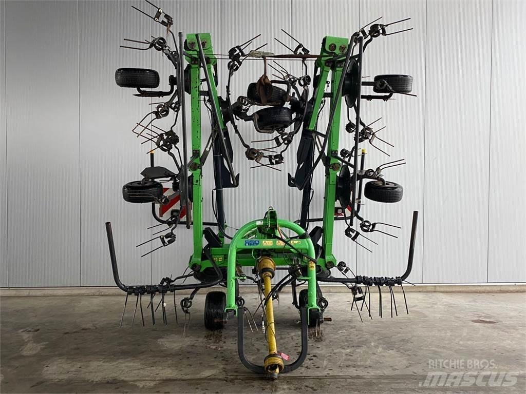 Deutz-Fahr 6917 Raker og høyvendere