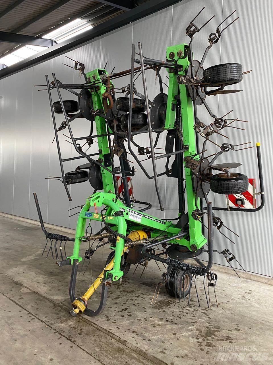 Deutz-Fahr 6917 Raker og høyvendere