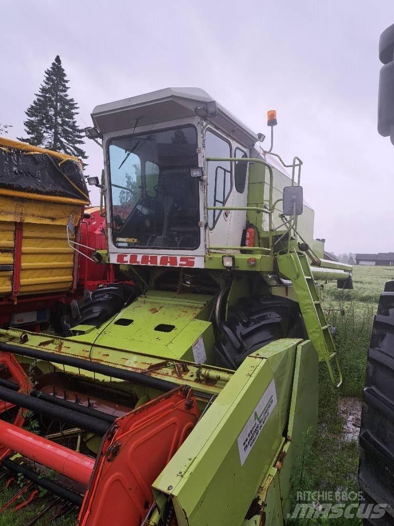 CLAAS Dominator 68 Skurtreskere
