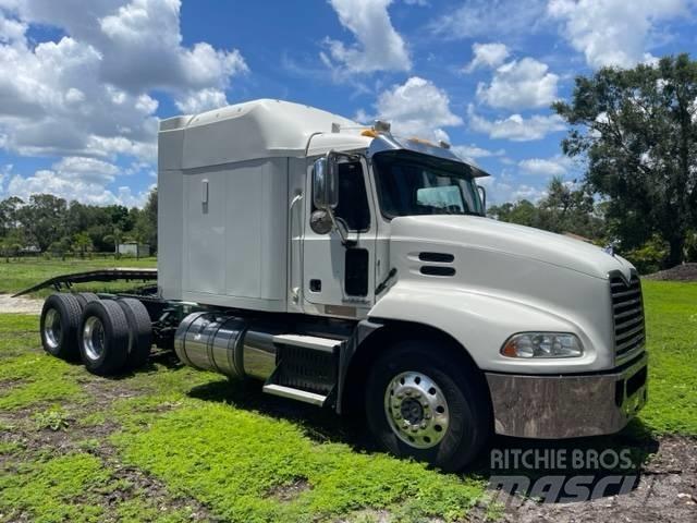 Mack CXU613 Pinnacle Trekkvogner