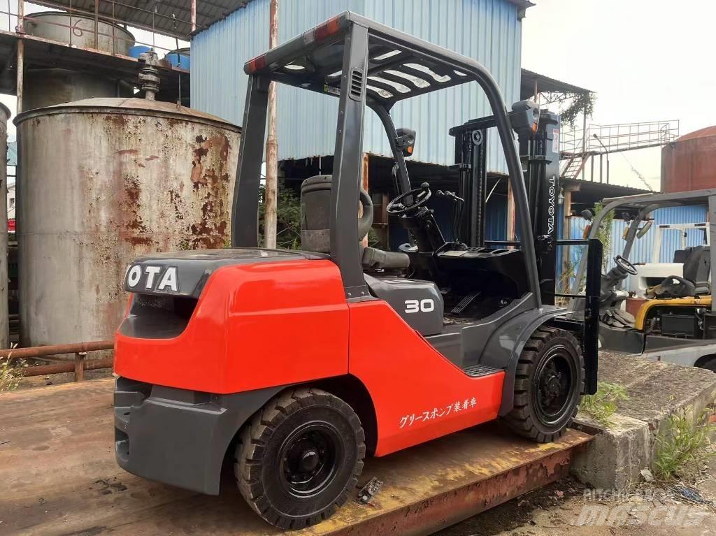 Toyota FD 30 Diesel Trucker