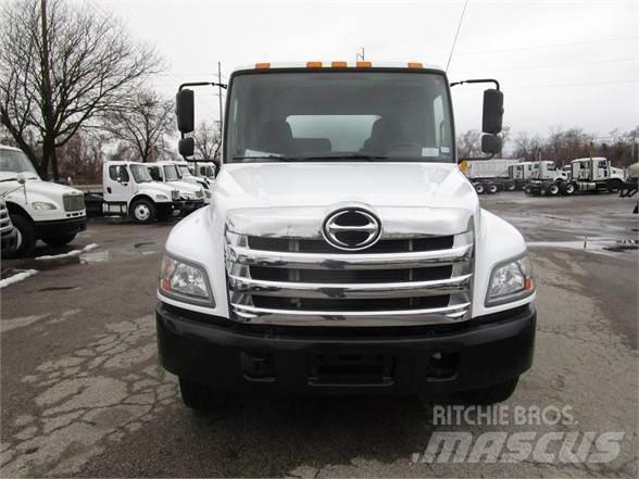 Hino 338 Slamsugere