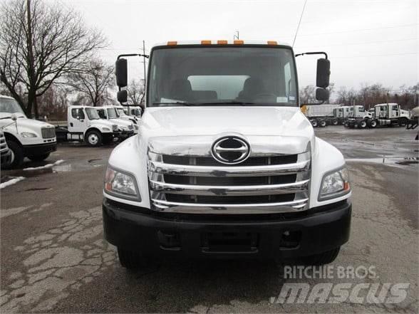 Hino 338 Slamsugere