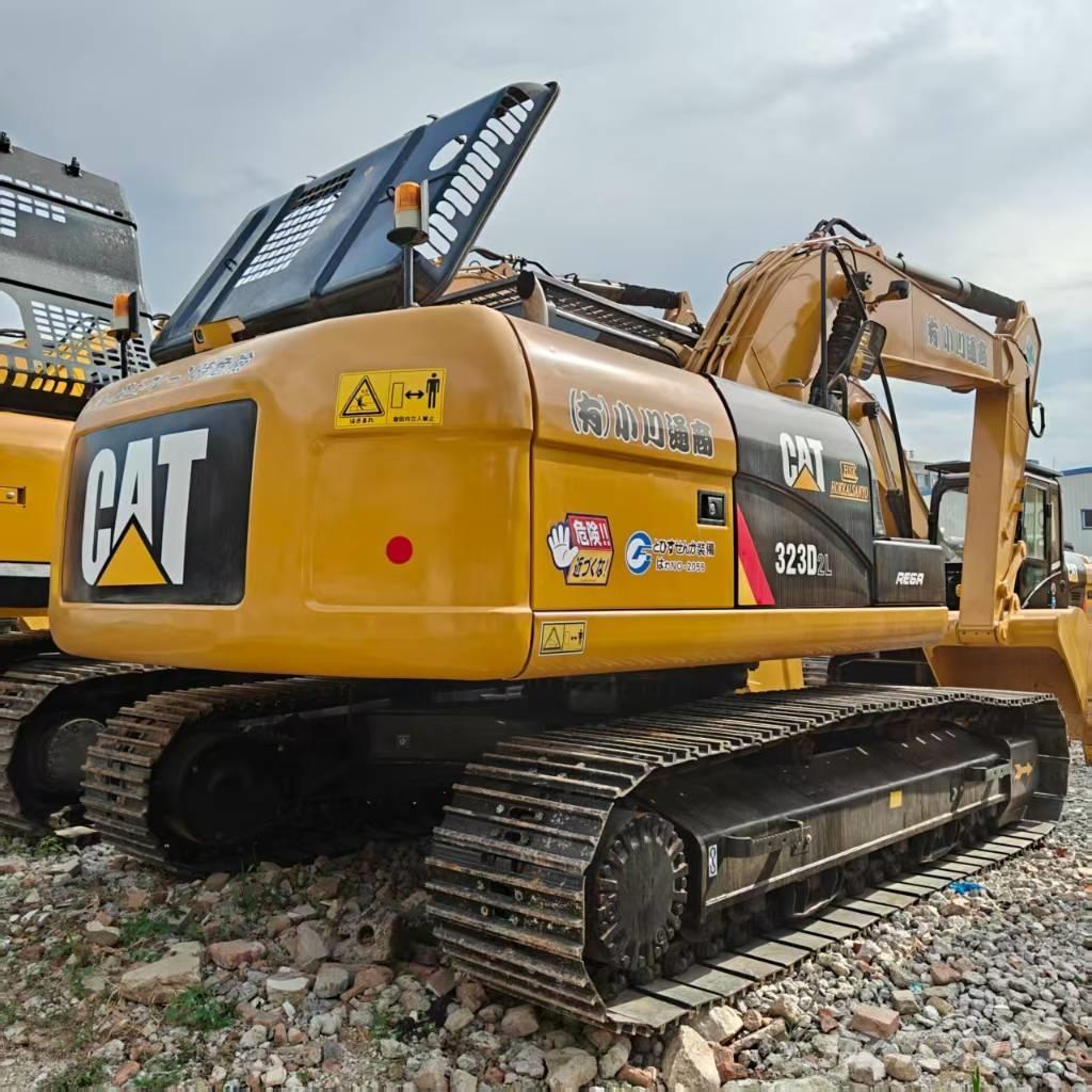 CAT 323D2 Beltegraver
