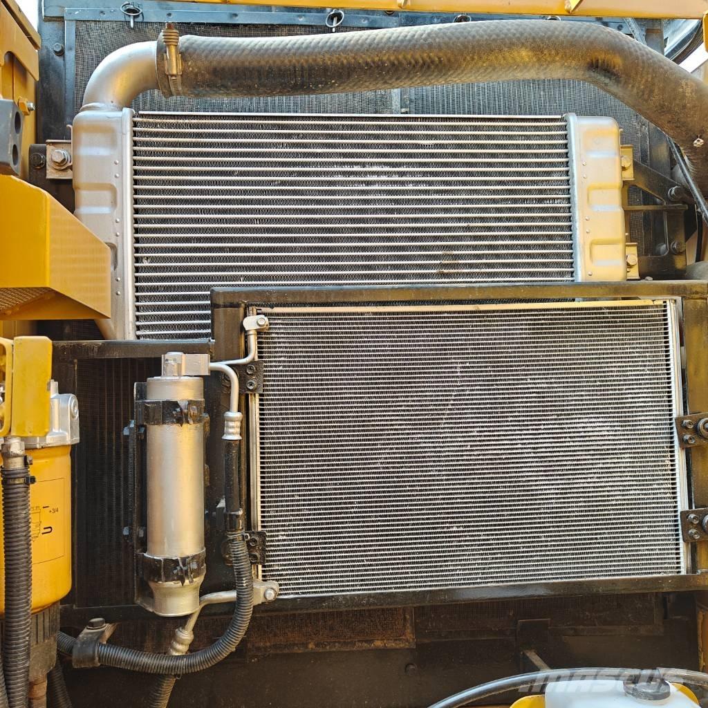 CAT 323D2 Beltegraver