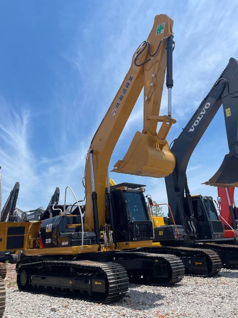 CAT 323 Beltegraver