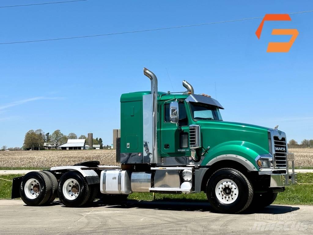 Mack TD713 Andre lastebiler