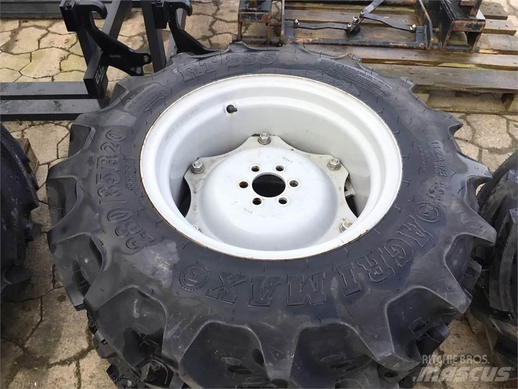 BKT 280/85R20 Dekk, hjul og felger