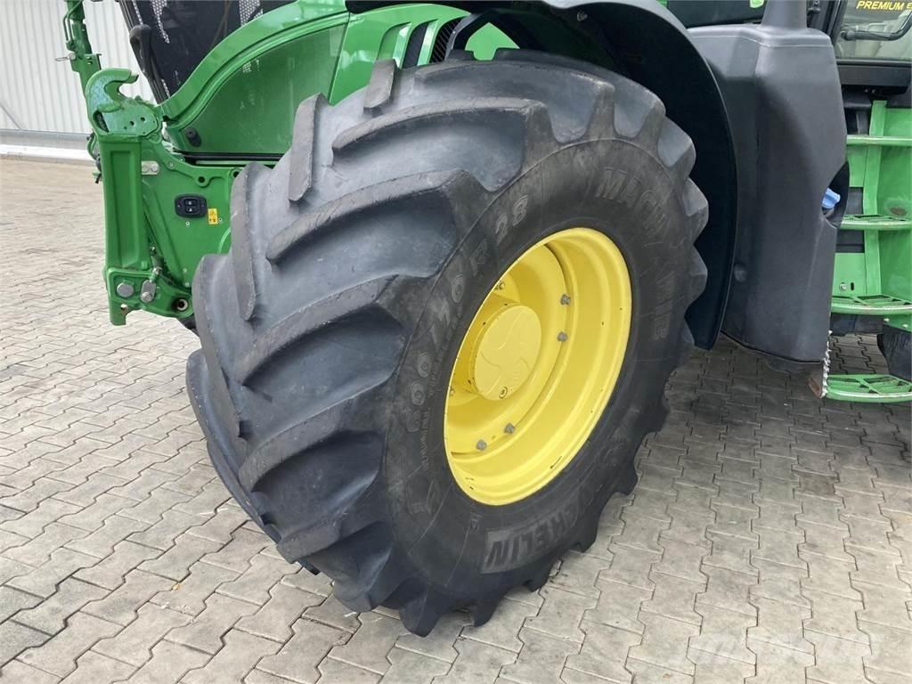 John Deere 6215R Traktorer
