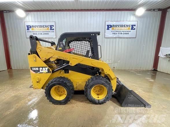 CAT 242D Kompaktlastere