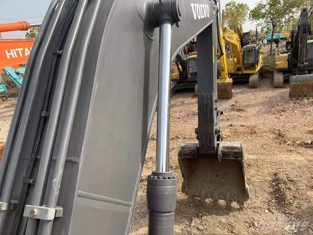 Volvo EC 250 D Beltegraver