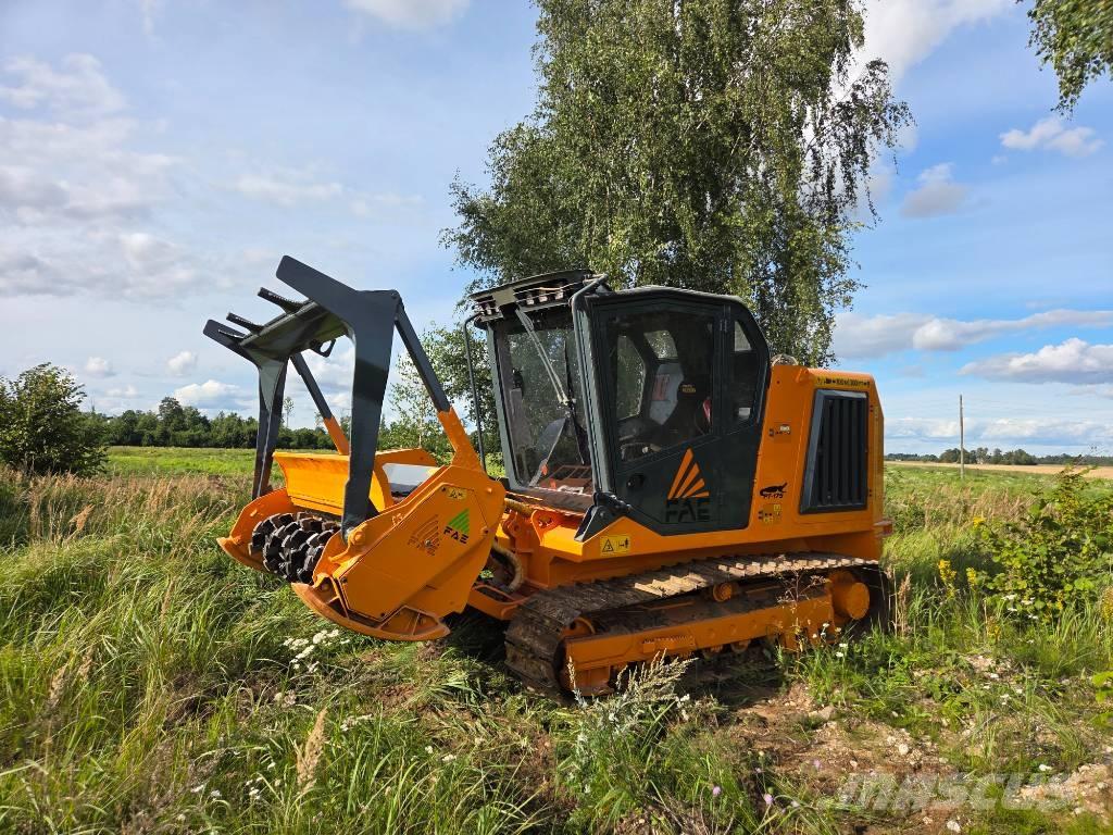 Prime Tech PT-175 Traktor med skogsutstyr
