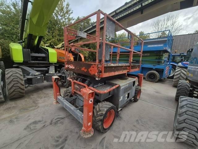 SkyJack 6832RT Sakselifter
