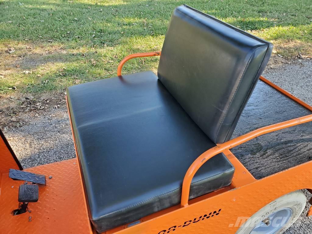 Taylor-Dunn SS536 Tauetraktor