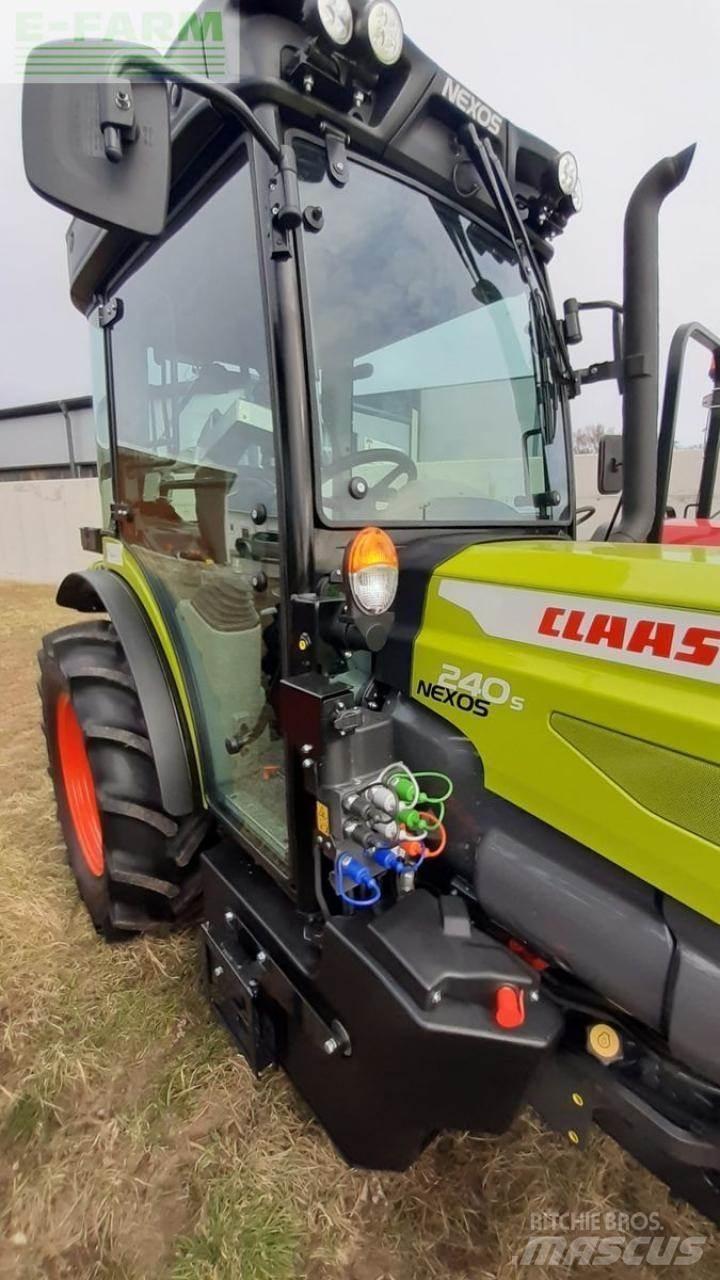 CLAAS nexos 240s Traktorer