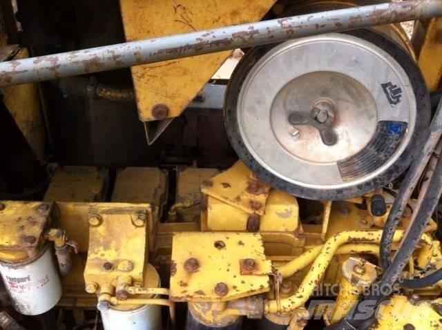 Komatsu d155a-3 Dozere Beltegående