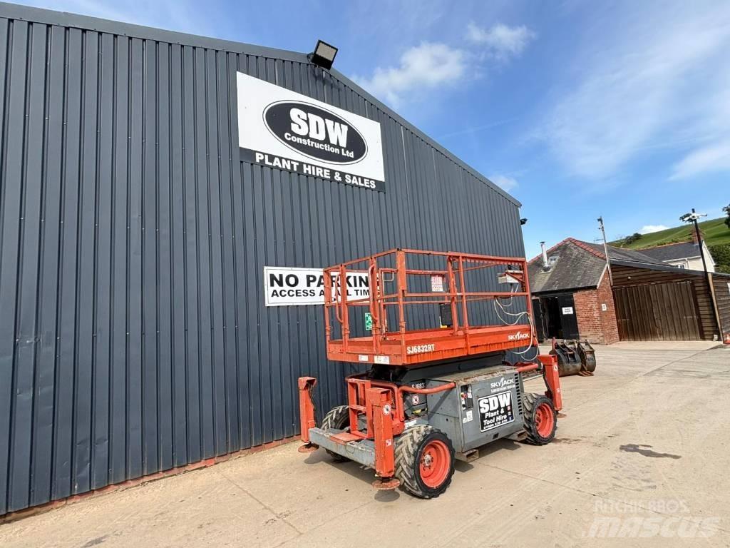 SkyJack SJ 6832 RT Sakselifter