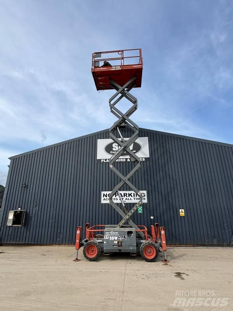 SkyJack SJ 6832 RT Sakselifter