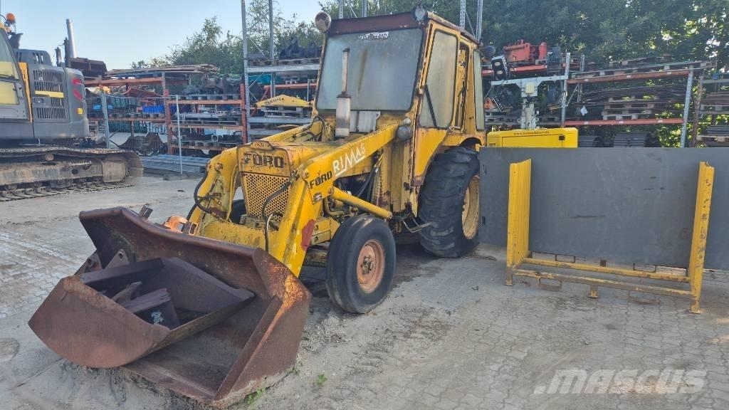 Ford 4500 Traktorgravere