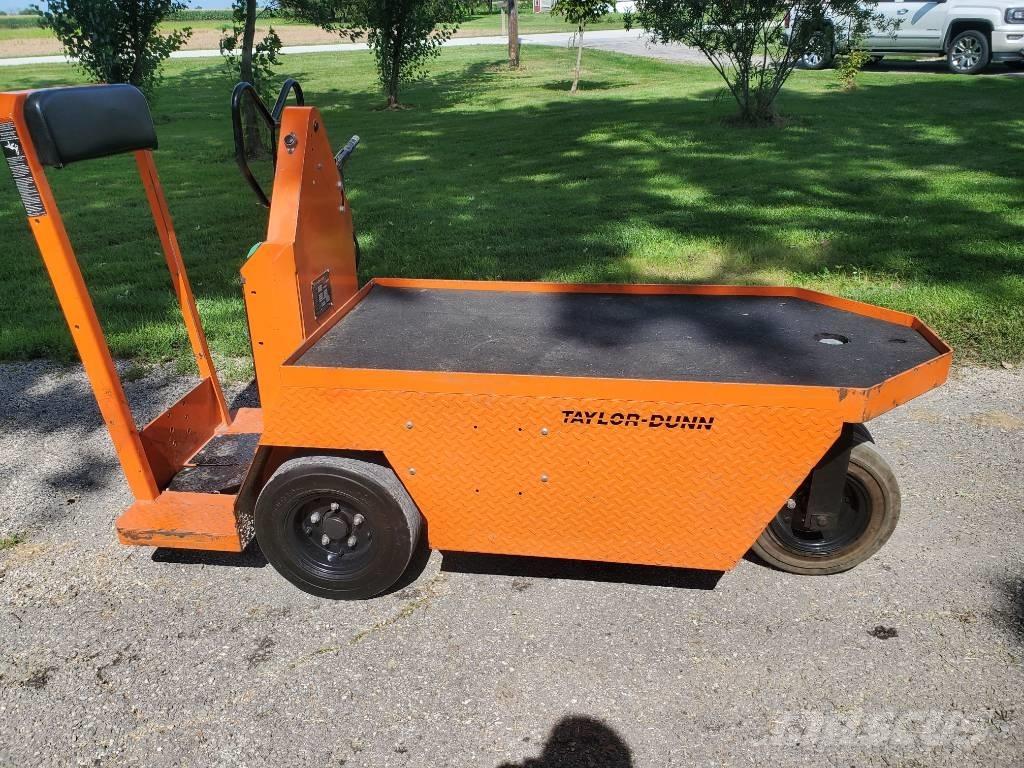 Taylor-Dunn SC100 Tauetraktor