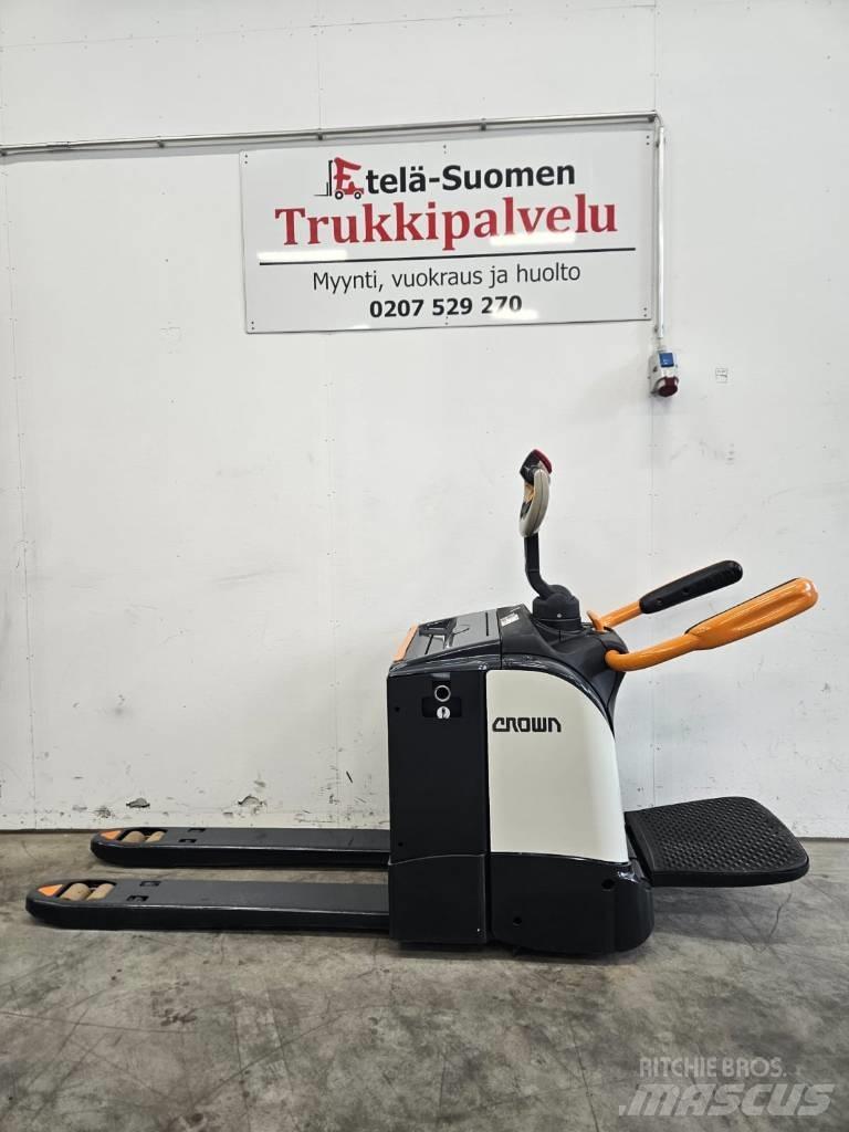 Crown WT 3040 E Lavtløftende truck med platform