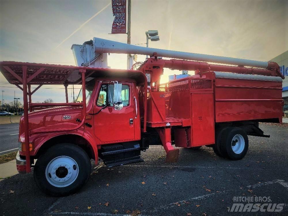 International 4700 Bilmontert lift