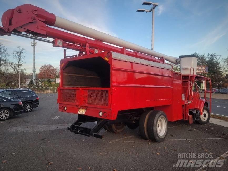 International 4700 Bilmontert lift