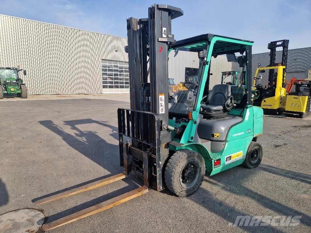 Mitsubishi FD30N Skyvemasttruck