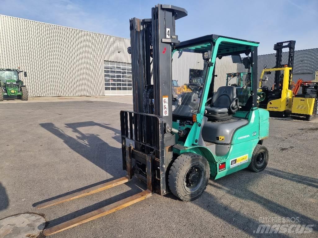 Mitsubishi FD30N Skyvemasttruck