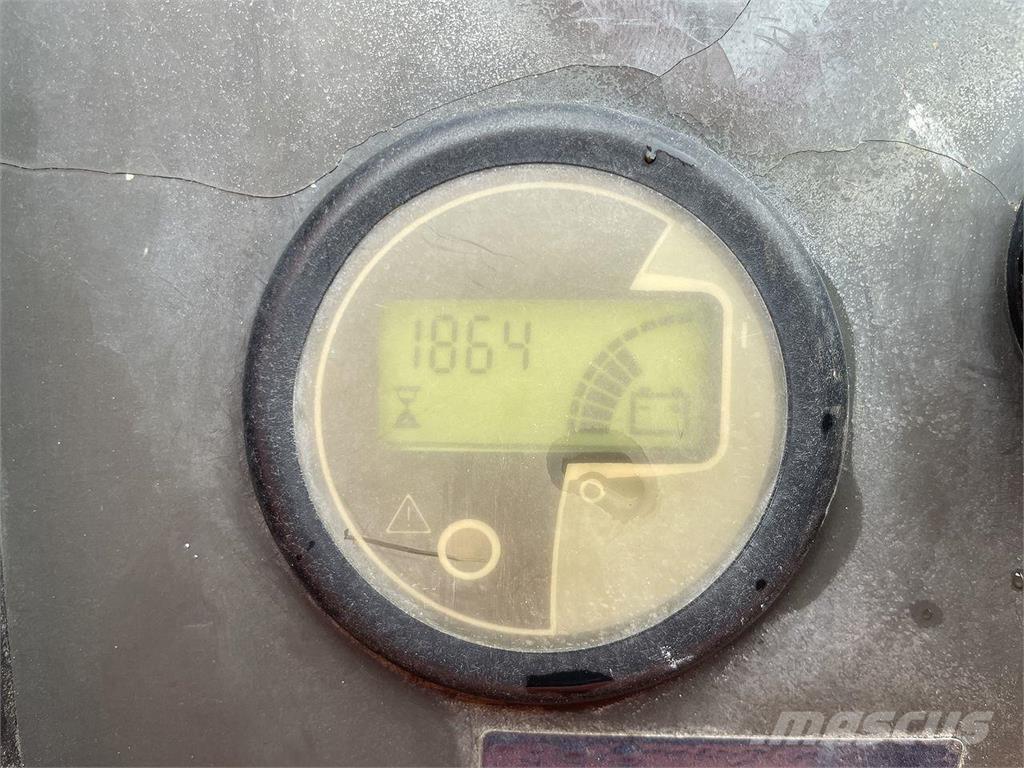 JLG 800AJ Leddede bomlifter