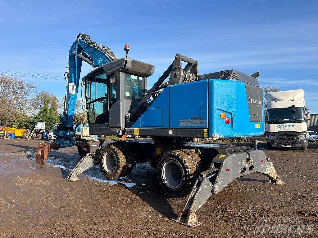 Fuchs MHL 320 T4F Gravemaskiner for avfallshåndtering